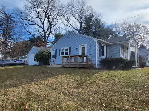 665 Parker St, Springfield, MA 01129 photo 2