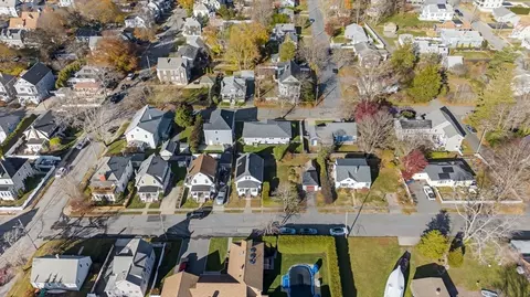 18 Maple Ave, Fairhaven, MA 02719 photo 2
