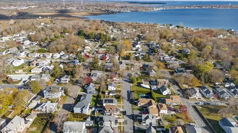 18 Maple Ave, Fairhaven, MA 02719 photo 4