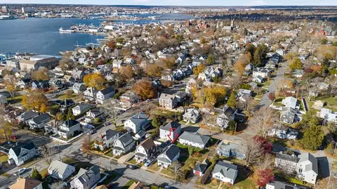 18 Maple Ave, Fairhaven, MA 02719