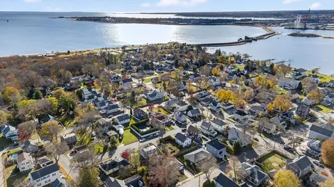 18 Maple Ave, Fairhaven, MA 02719 photo 3