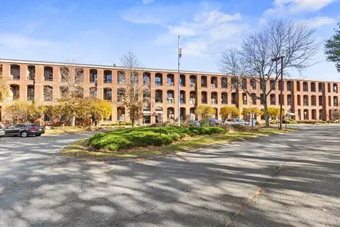 96 Old Colony Ave #202, Taunton, MA 02718