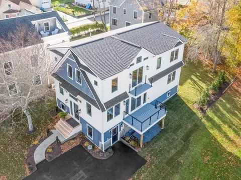 91 Houston Ave, Newport, RI 02840