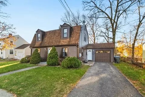74 Oregon St, Springfield, MA 01118