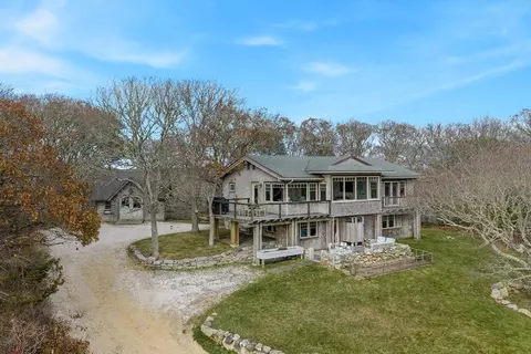 4 Nomans Watch Rd, Aquinnah, MA 02535