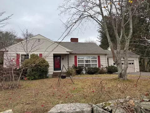 179 Rockland St, Dartmouth, MA 02748