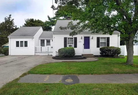 376 Pleasant St, Weymouth, MA 02190