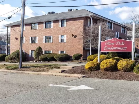 360 Neponset St #702, Canton, MA 02021