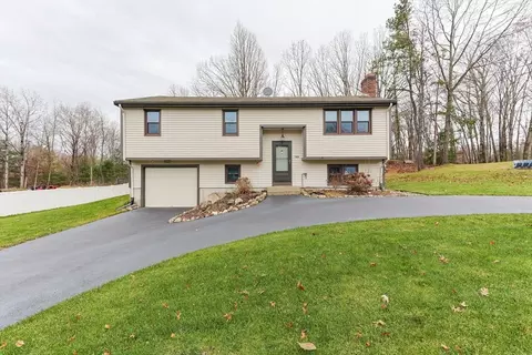 44 Montclair Dr, North Attleboro, MA 02760