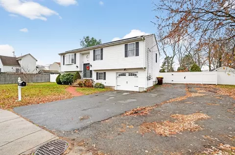 36 Fordney St, Fall River, MA 02720 photo 4