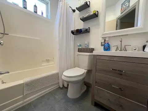 Bath - 183 Everett St, Southbridge, MA 01550 photo 2 of 5