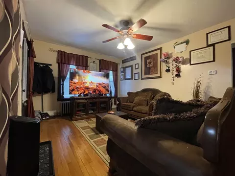 Living - 183 Everett St, Southbridge, MA 01550 photo 1 of 5