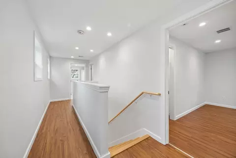 Entry Way - 259 Park Ave, Wareham, MA 02538 photo 1 of 2