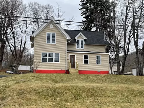 59 High St, Warren, MA 01083