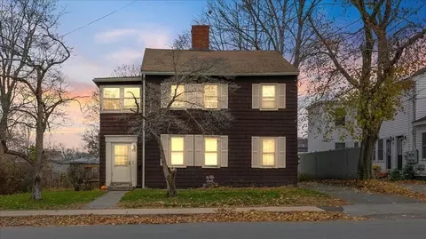93 Friend St, Amesbury, MA 01913