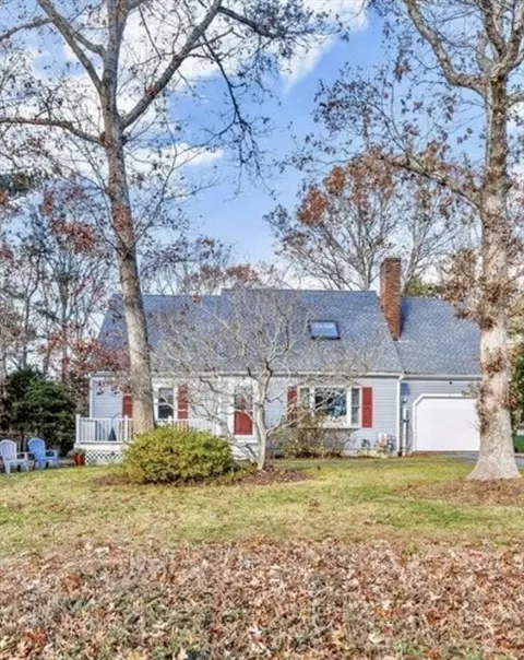 6 Southfield Ln, Sandwich, MA 02563