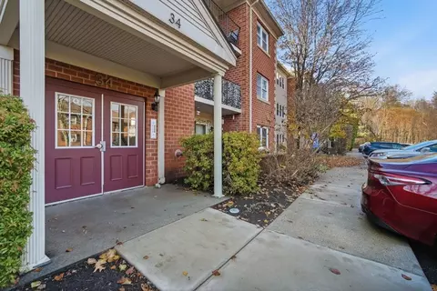 34 Maple Crest Cir #B, Holyoke, MA 01040