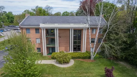 31 Church Grn #303, Taunton, MA 02780