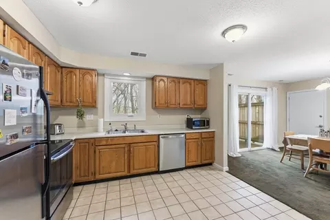 200 Lambert Ter #2, Chicopee, MA 01020 photo 11