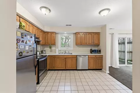 200 Lambert Ter #2, Chicopee, MA 01020 photo 14