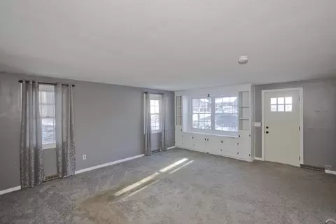 Living - 37 Middlebrook Dr, Springfield, MA 01129 photo 2 of 3