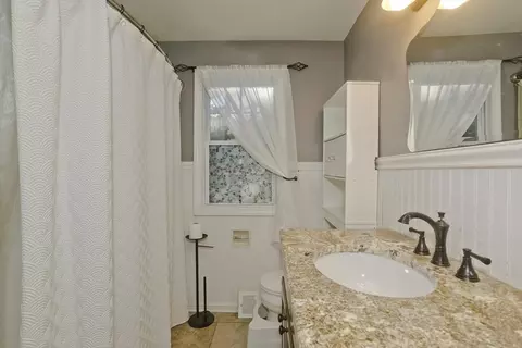 Bath - 37 Middlebrook Dr, Springfield, MA 01129 photo 2 of 2