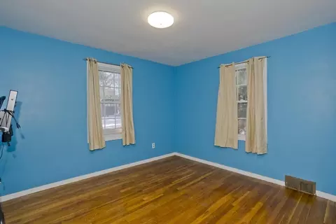 Bedroom - 37 Middlebrook Dr, Springfield, MA 01129 photo 6 of 9
