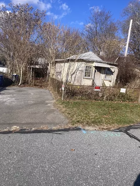 40 Highland Ave, Fairhaven, MA 02719