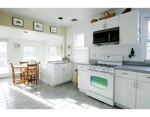 1003 Chestnut St #1003, Newton, MA 02464
