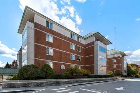 183 Oak St #404, Newton, MA 02464