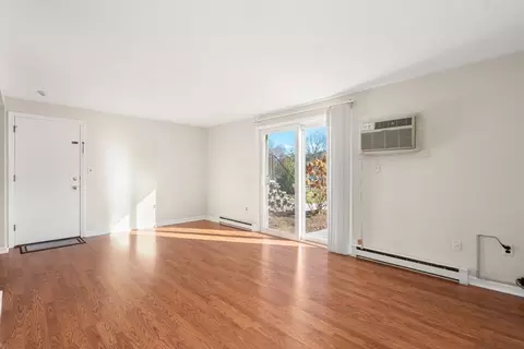 Living - 390 Great Rd #A2, Acton, MA 01720 photo 4 of 6