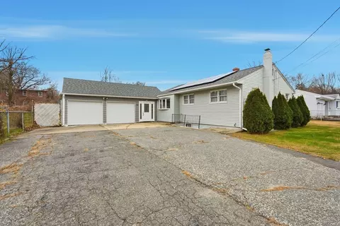 30 Jerilis Dr, Springfield, MA 01119 photo 2