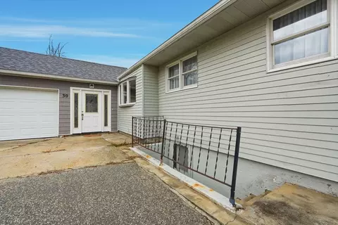 30 Jerilis Dr, Springfield, MA 01119 photo 4