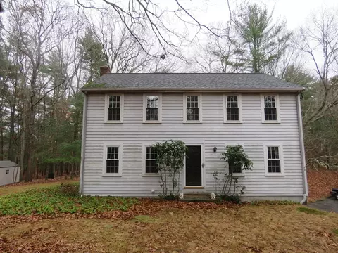 18 Wampatuck St, Pembroke, MA 02359