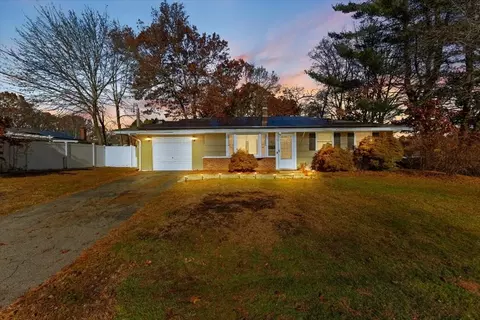 40 Christopher Rd, Brockton, MA 02302