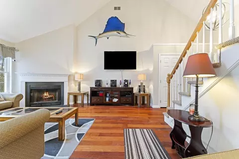 Living - 7 Millers Way #C, Sutton, MA 01590 photo 2 of 3