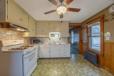 97 Oklahoma St, Springfield, MA 01104 photo 4