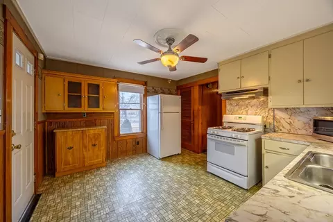 97 Oklahoma St, Springfield, MA 01104 photo 3