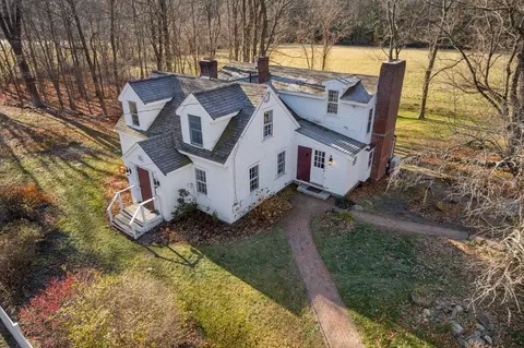 220 S Main St, Sherborn, MA 01770