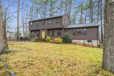 7 Surrey Ln, Canton, MA 02021