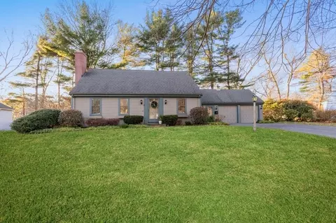 12 Hoover Rd, Hingham, MA 02043