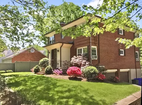 675 Chestnut Hill Ave, Brookline, MA 02445