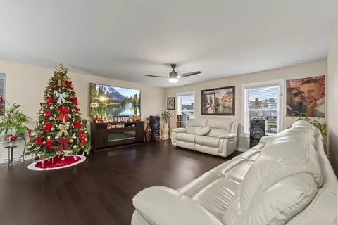 302 Oak Grove Ave, Fall River, MA 02723 photo 4