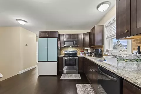 302 Oak Grove Ave, Fall River, MA 02723 photo 9