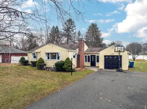 31 Stone Path Ln, West Springfield, MA 01089