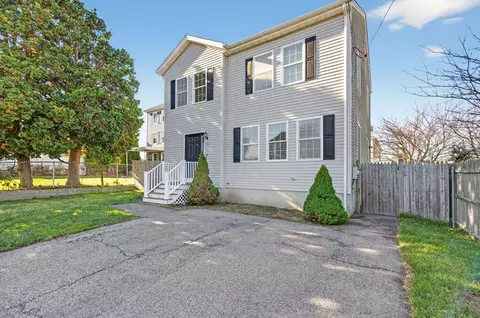 321 King St, Fall River, MA 02724 photo 2
