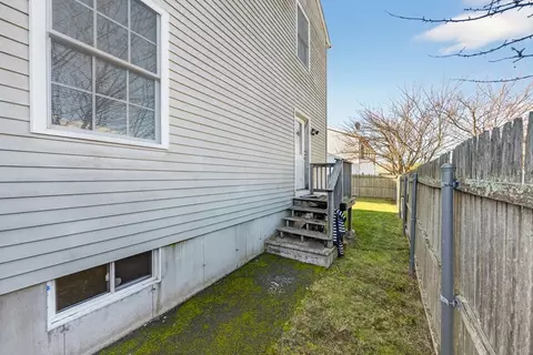 321 King St, Fall River, MA 02724 photo 4
