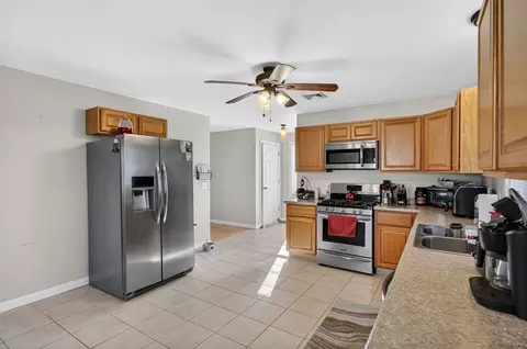 321 King St, Fall River, MA 02724 photo 13