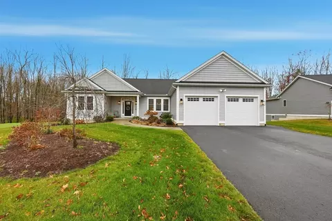 28 Sycamore Cir, Belchertown, MA 01007