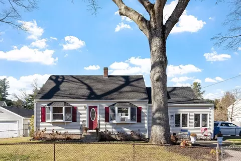 3 S Amos St, Tewksbury, MA 01876